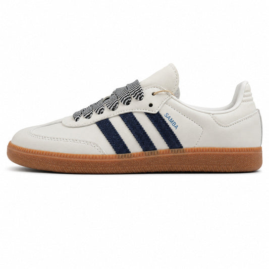 Adidas Samba OG crema marino cordones zigzag lateral izquierdo