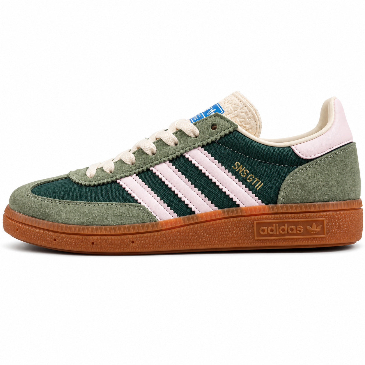 Adidas SNS GT II verde oliva bandas rosa palo collarín sherpa suela goma perfil izquierdo