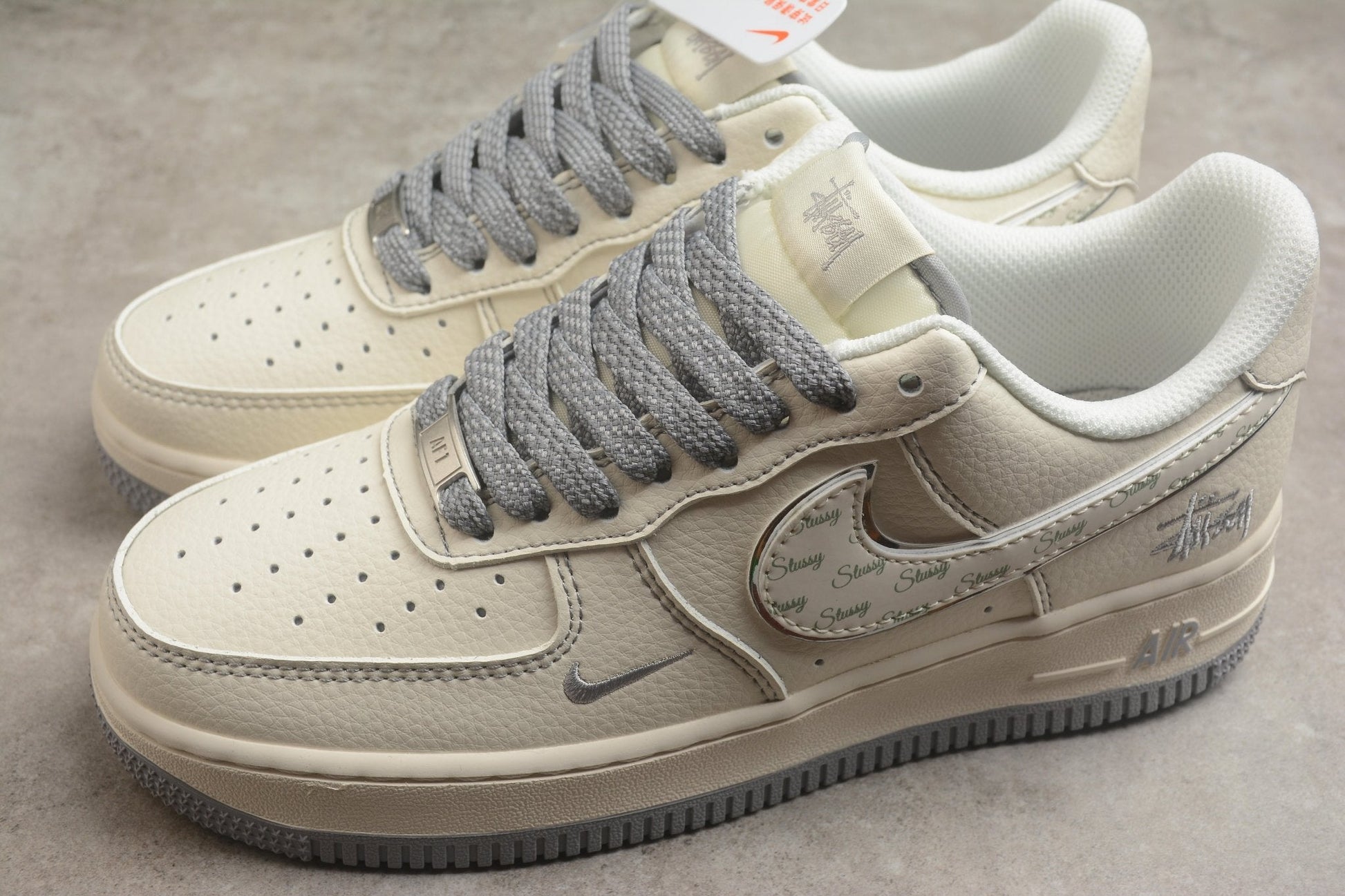 Fabrika Supply Air Force 1 Low x Stüssy Beige / Grey | sapatilhas Sole Rua