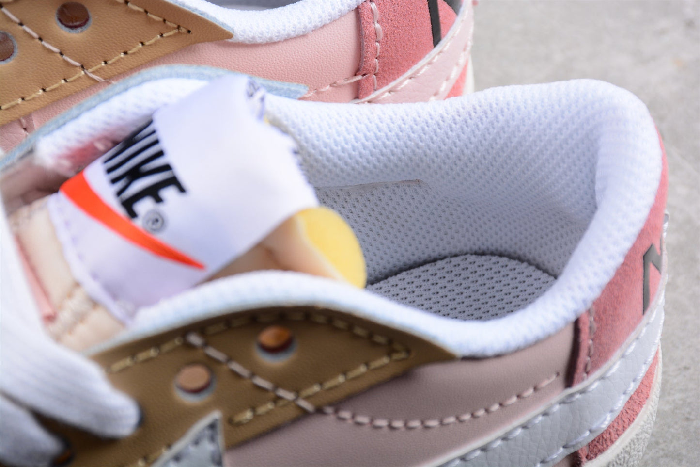 Fabrika Supply Blazer Low ’77 Pink / Beige / White | sapatilhas Sole Rua