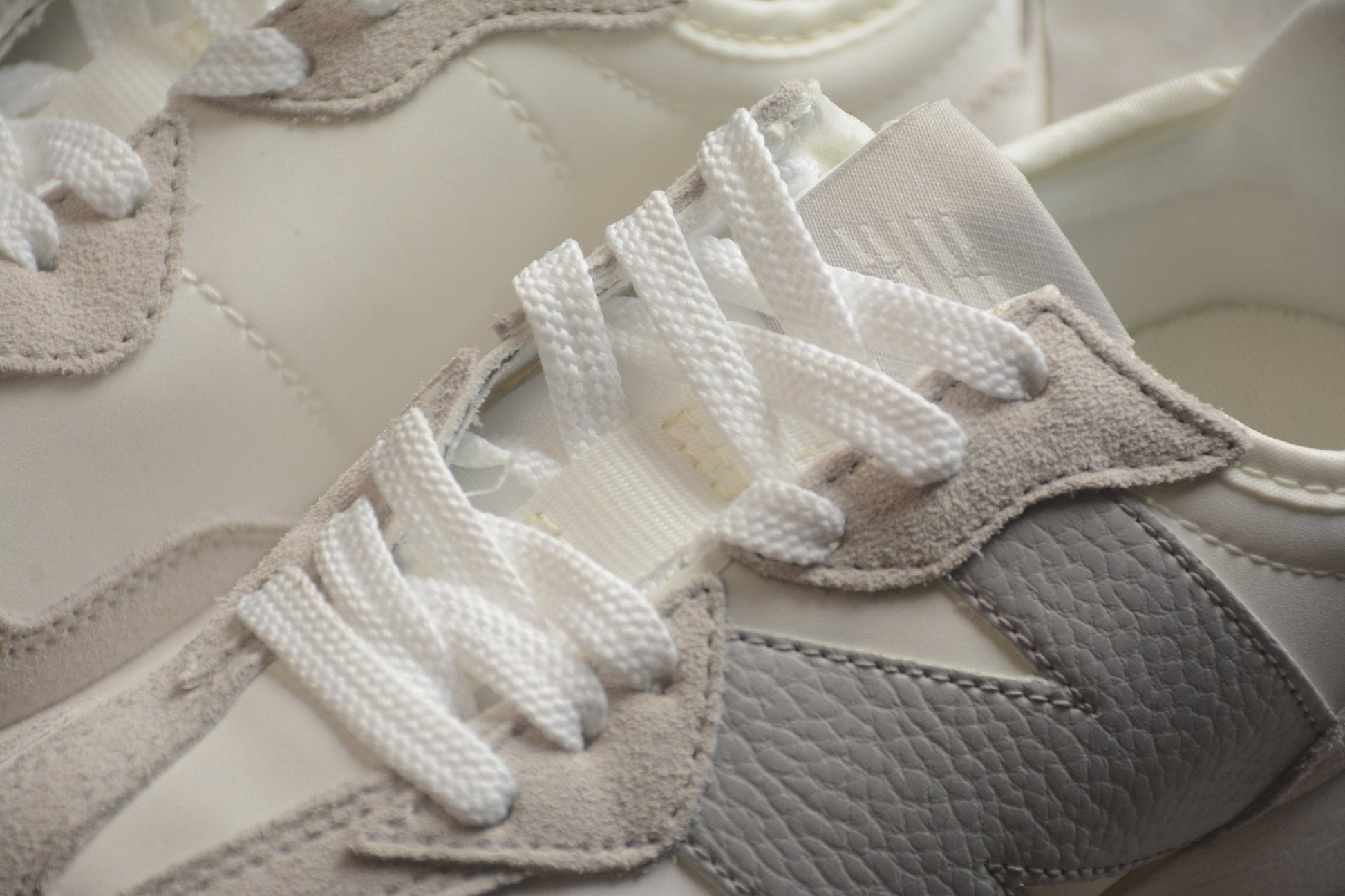 Essenza Rosa NB 327 White / Grey | sapatilhas Sole Rua